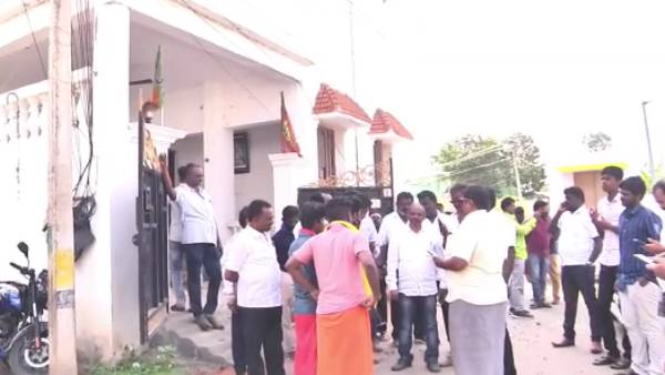 காவல்நிலையத்தில் புகார் காவல்நிலையத்தில் புகார்