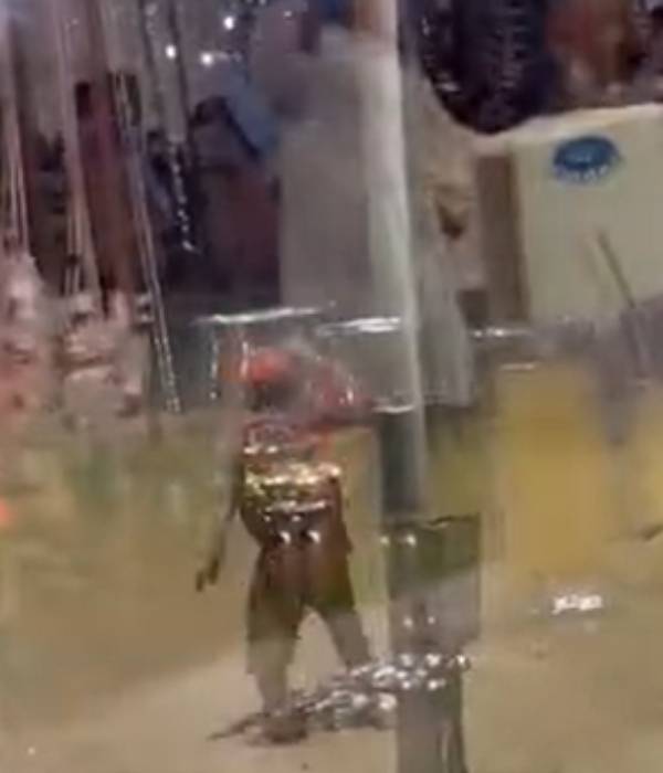 உணவு டெலிவரி ஊழியர் உணவு டெலிவரி ஊழியர்