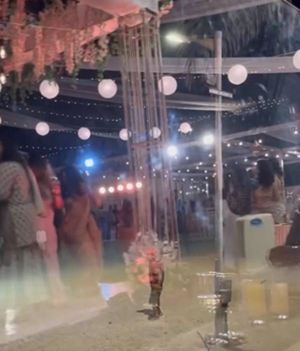 வைப் செய்த டெலிவரி ஊழியர் வைப் செய்த டெலிவரி ஊழியர்