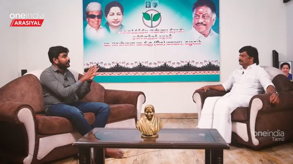 மாவட்ட செயலாளர்கள் கூட்டம் 