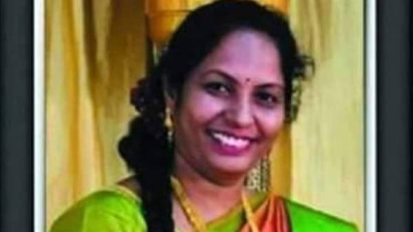 அமைச்சரின் அண்ணன் மகள் 