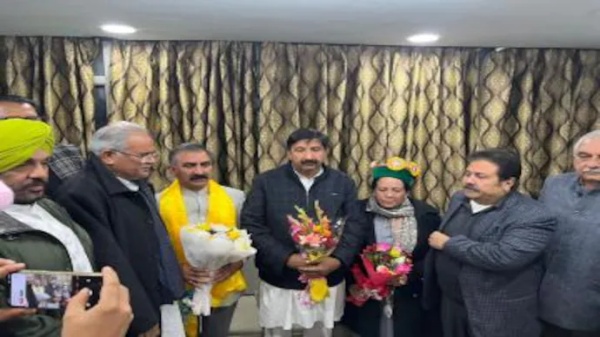 வீரபத்ர சிங்குடன் மோதல் வீரபத்ர சிங்குடன் மோதல்