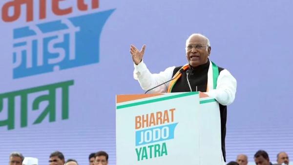 வெளியே சிங்கம்.. உள்ளே எலி..