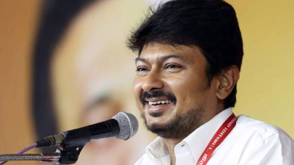 கிரிக்கெட் விளையாடிய உதயநிதி 