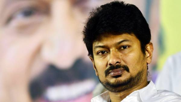 விளையாட்டுத்துறை அமைச்சர் 