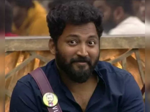 விமர்சனங்களும் பாராட்டும் 