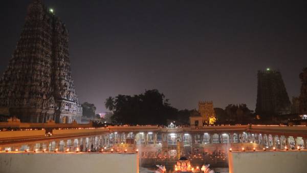 ஜோதியாய் ஒளிர்ந்த சிவபெருமான் 