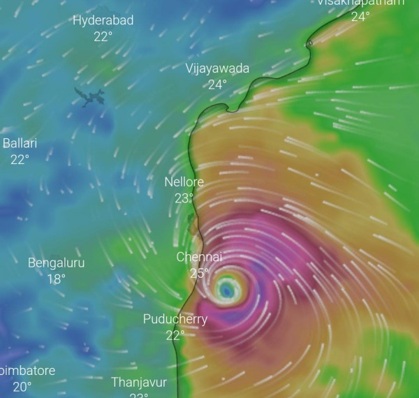 பலத்த காற்று 