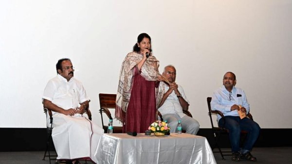 பராசக்தி முன்வைத்த அரசியல் 