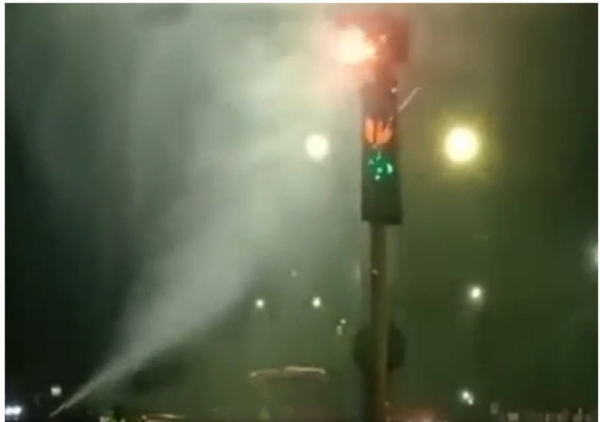 சிக்னலை மீறியதற்காக.. 