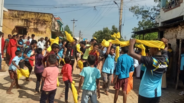 Villagers offer mass pongal to Pennycuick 182 birthday Palarpatti, Theni 