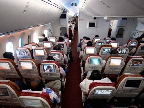 4 பணியாளர்கள் நீக்கம்