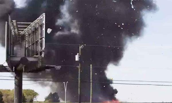 சர்ச் அருகே வெடித்த மர்மபொருள் சர்ச் அருகே வெடித்த மர்மபொருள்