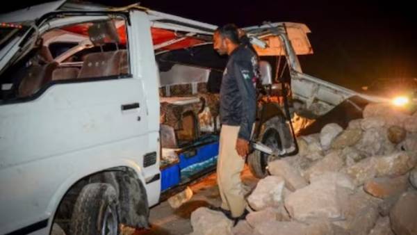 48 பயணிகளுடன் சென்ற பஸ் 48 பயணிகளுடன் சென்ற பஸ்