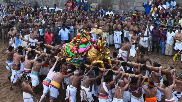 Tirumangal Mannan Vedupari urchavam in Srirangam 