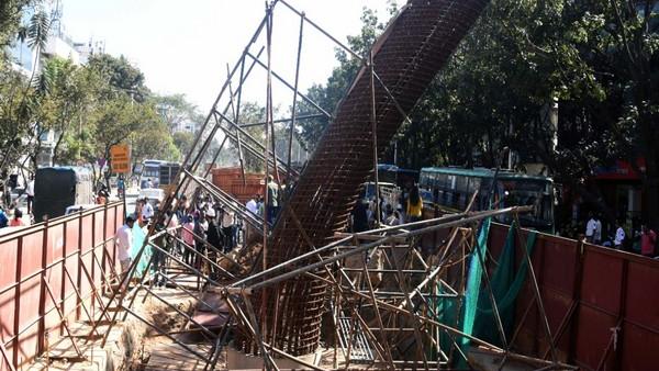 கதறி அழுத இளைஞர் 