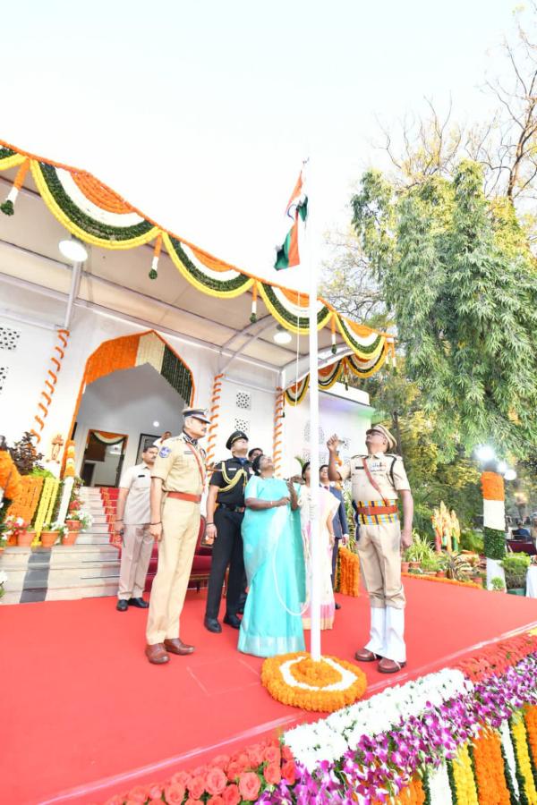  அரசியல் அமைப்பு சட்ட மீறல் 