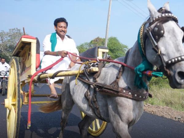 குதிரை வண்டி ஓட்டிய அமைச்சர் குதிரை வண்டி ஓட்டிய அமைச்சர்
