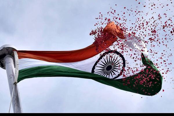 தேசிய கொடி ஏற்ற எதிர்ப்பு 