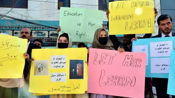 பீய்ச்சிய தண்ணீர்