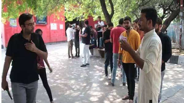 மாணவர்கள்