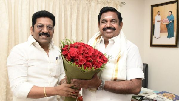 அதிமுகவில் சேர்ந்தார் 