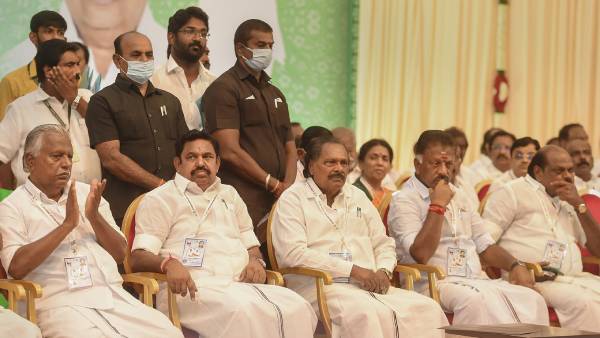 11 ஆம் தேதி நடந்த பொதுக் குழு 11 ஆம் தேதி நடந்த பொதுக் குழு