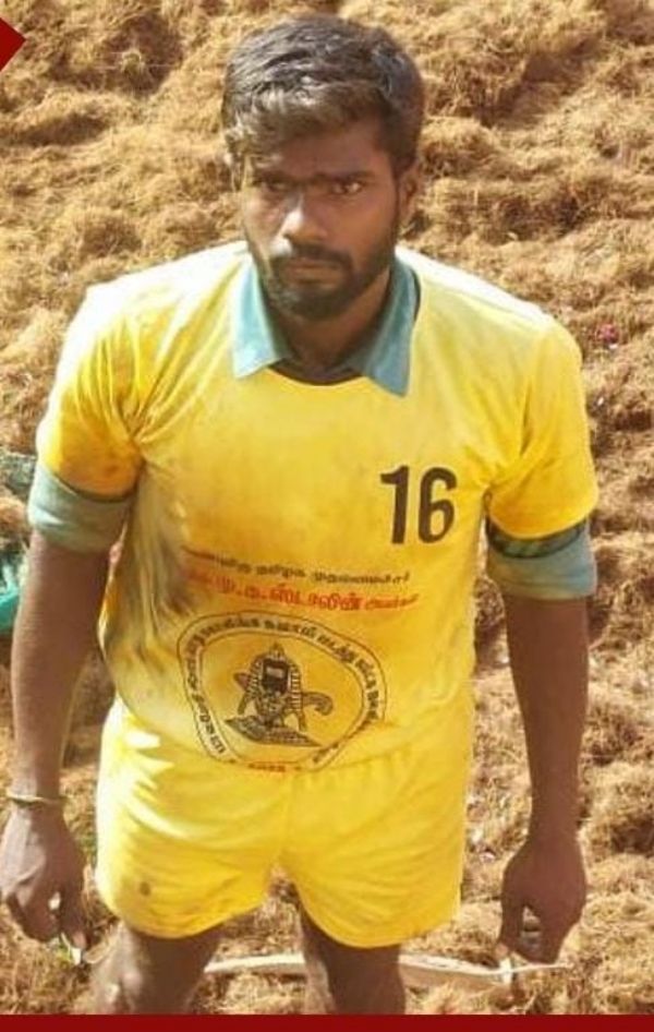 அரவிந்த்ராஜ் வயிற்றில் குத்தியது 