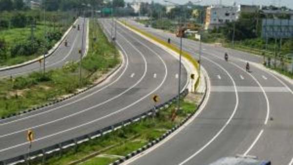 அமெரிக்காவுக்கு இணையான சாலைகள் 