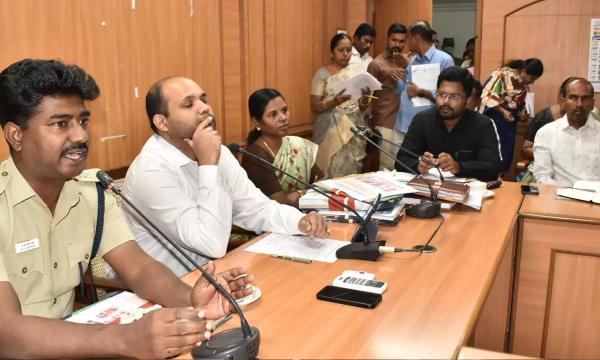 பணம் நிரப்பச் செல்லும்போது 