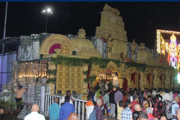 Tirumala Vaikunta Ekadasi Sorgavasal Tiruappu:Malayapaswamy ride in golden chariot Tirumala Vaikunta Ekadasi Sorgavasal Tiruappu:Malayapaswamy ride in golden chariot