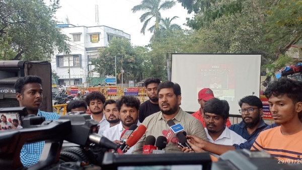  பல்கலைக்கழக மாணவர்கள் 