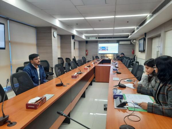 நடிகைகள் பற்றி ஆபாச பேச்சு 