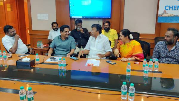 4 எம்.பி.க்கள் 