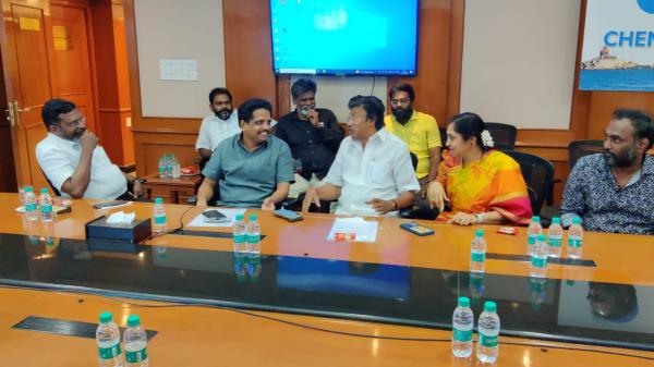 4 எம்.பி.க்கள் 