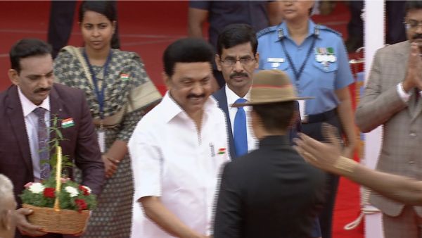 ஒரே மேடையில் ஆளுநர் - முதல்வர் ஒரே மேடையில் ஆளுநர் - முதல்வர்