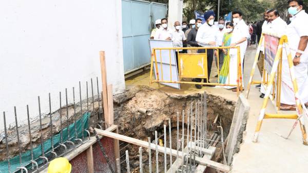  அதிகாரிகளுக்குப் பாராட்டு