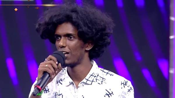 ரசிகர்களை கவர்ந்த வெட்டுக்கிளி