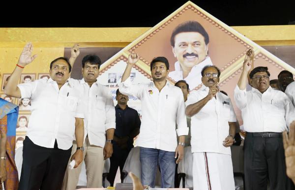 கமலாலயத்தில் ஓபிஎஸ் - இபிஎஸ் கமலாலயத்தில் ஓபிஎஸ் - இபிஎஸ்