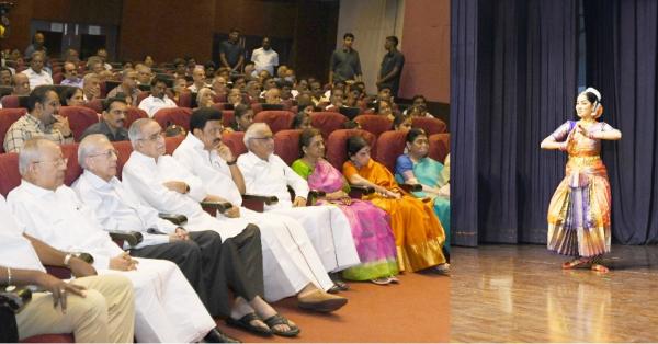 7 வயதில் பரதநாட்டியம் 7 வயதில் பரதநாட்டியம்