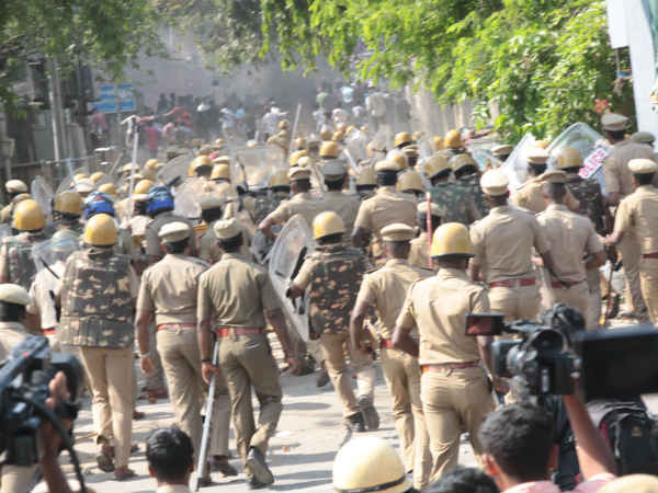 போலீசார் குவிப்பு