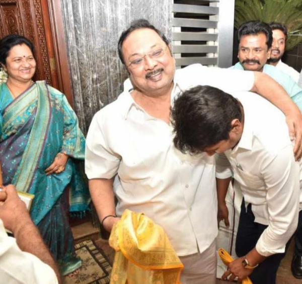 திக்குமுக்காடிய உறவுகள் திக்குமுக்காடிய உறவுகள்