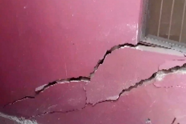 சுமார் 80 கி.மீட்டர் தொலைவில்