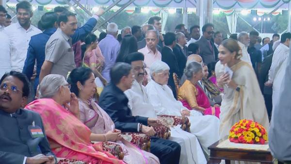 ஐஸ்வர்யா ரஜினிகாந்த் ஐஸ்வர்யா ரஜினிகாந்த்