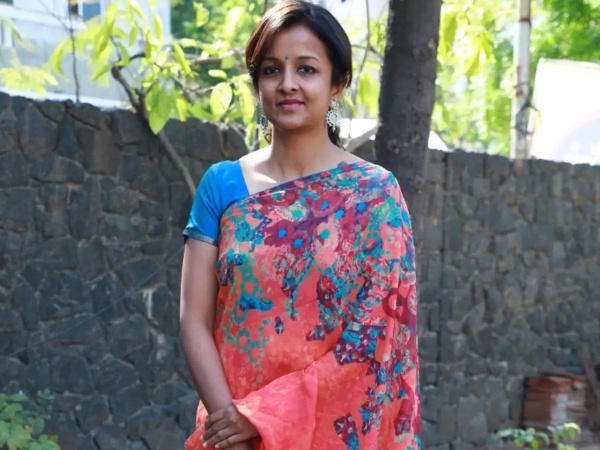 இயக்குநர் கிருத்திகா இயக்குநர் கிருத்திகா