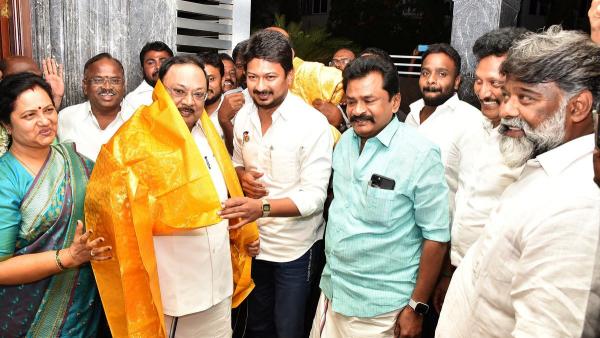உதயநிதி முக அழகிரி சந்திப்பு 