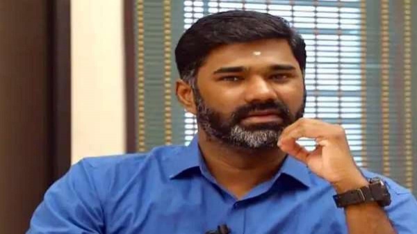 கட்சிக்கு குழி தோண்டும் வார் ரூம்