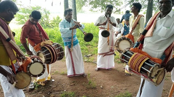 நையாண்டி மேளம்