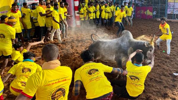 பந்தாடப்பட்ட வீரர்கள்