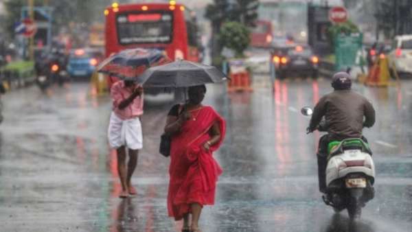 Moderate rain in Chennai today Weather suddenly changed in the Monday morning Moderate rain in Chennai today Weather suddenly changed in the Monday morning